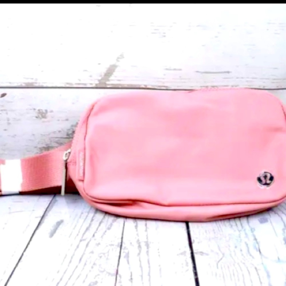 🎉2 Hps 🎉 NWT AUTHENTIC LULULEMON EVERYWHERE 1L BELT BAG PINK PASTEL rose gold - Picture 5 of 8